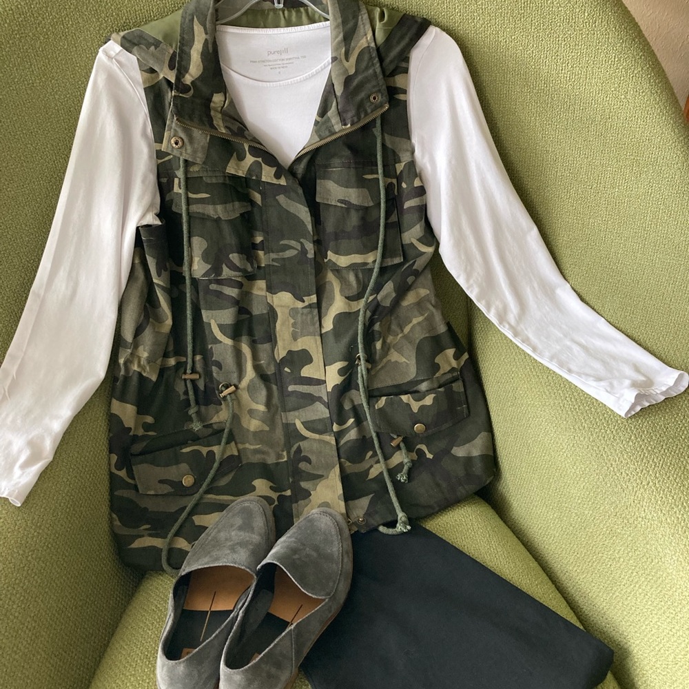Camo vest. Hooded. Size medium.